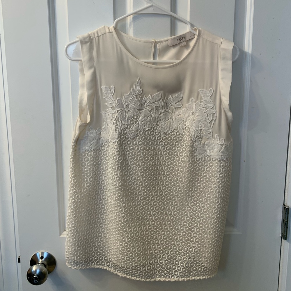 Size Small Petite White floral Honeycomb Loft Blouse